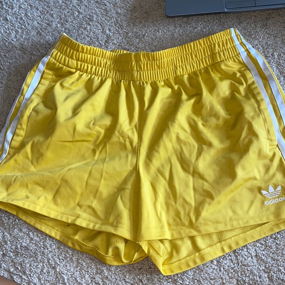 very trendy adidas yellow shorts